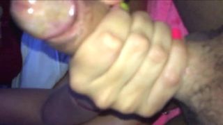 Юная девчонка с цветными ногтями старательно дрочит большой член крупным планом